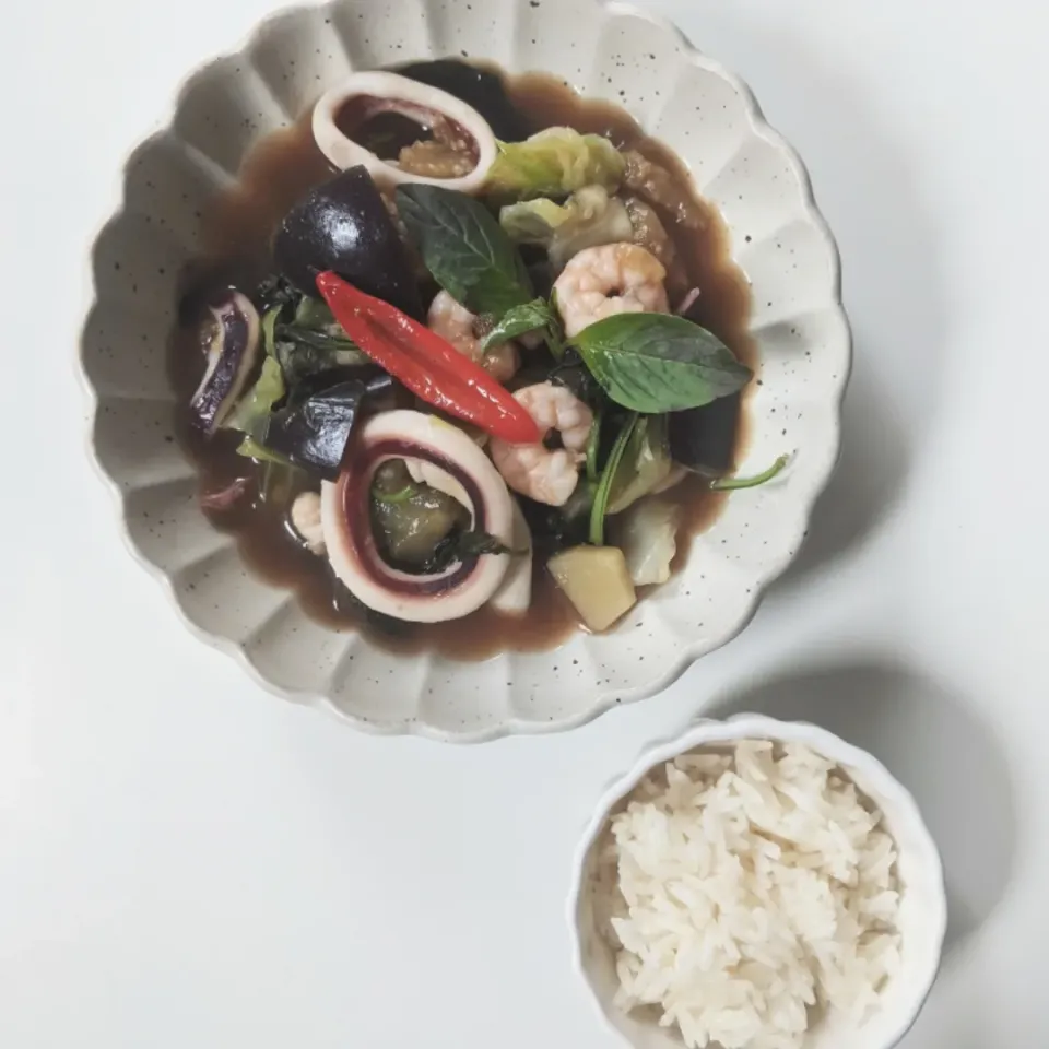 Thai Basil Seafood Eggplant Stew|ecywrさん