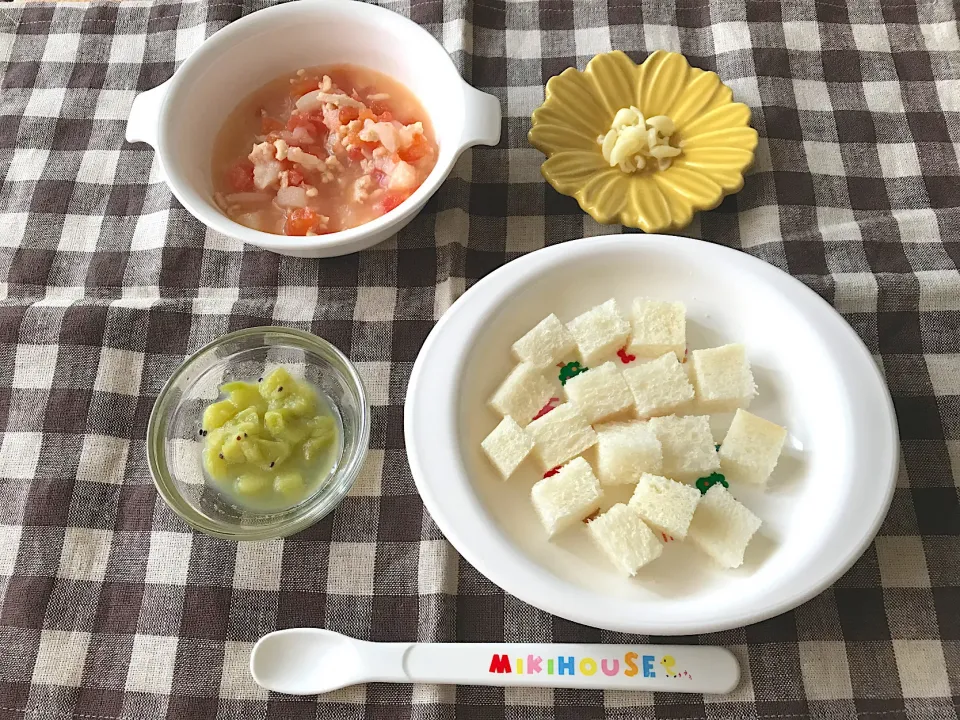 【離乳食】かぶのトマト煮、マカロニ、食パン、キウイ|sayaさん