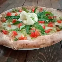 Pizza con burrata, pomodorini e rucola|Australianaさん