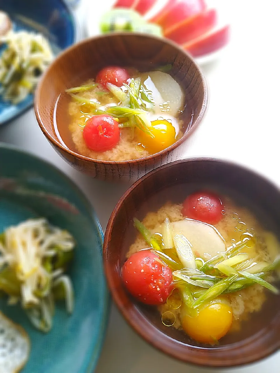 fumi ◡̈⋆さんの料理 長芋トマトのお味噌汁de朝ごはん ⋈﻿|まめころさん