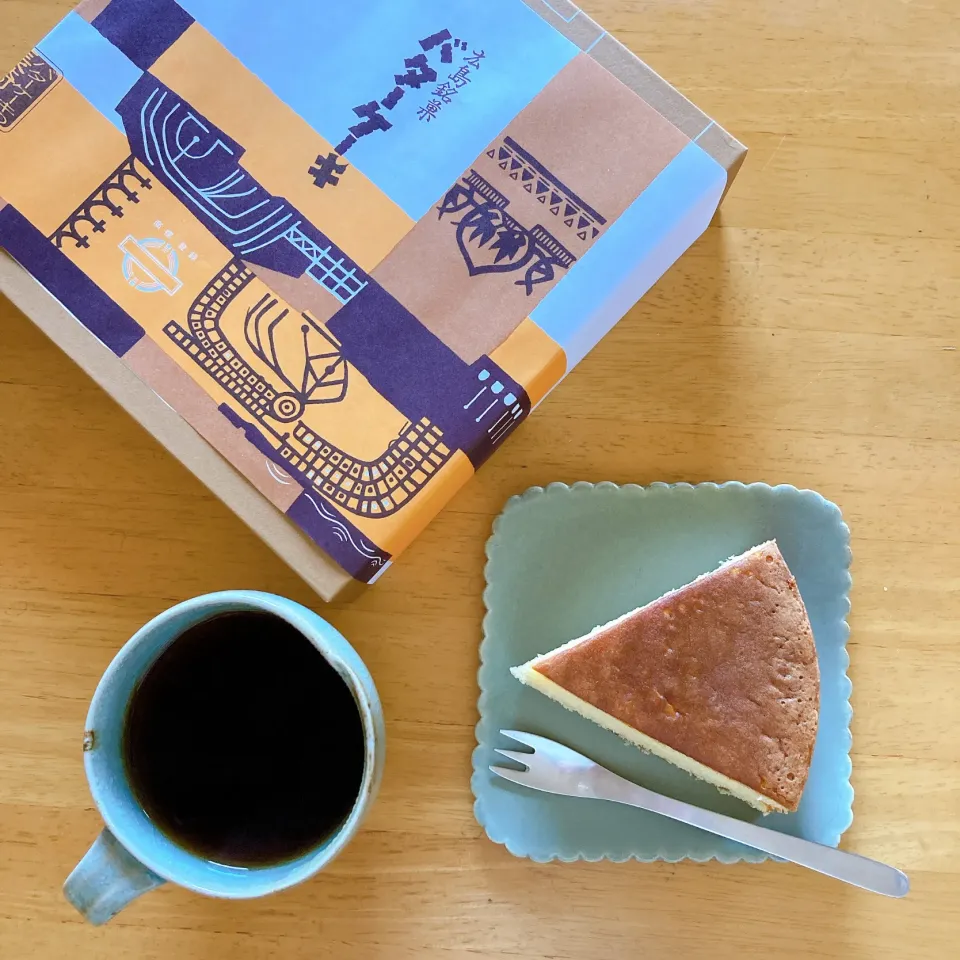 Snapdishの料理写真:長崎堂のバターケーキ🧈☕️|ちゃみこさん