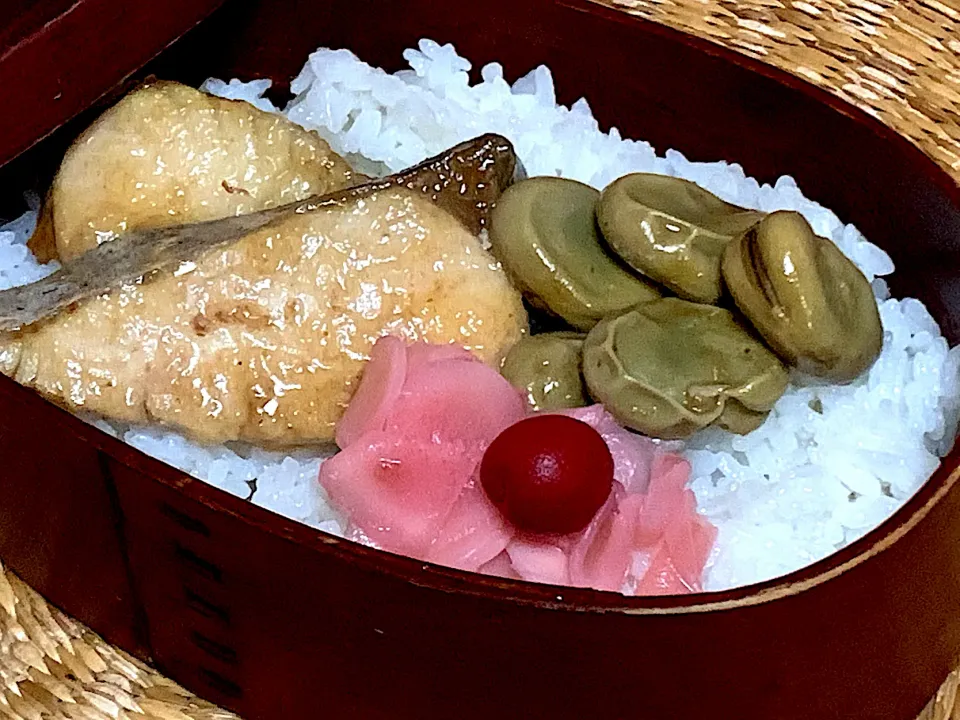 サワラと空豆煮の弁当|Yumiko Nagakuboさん