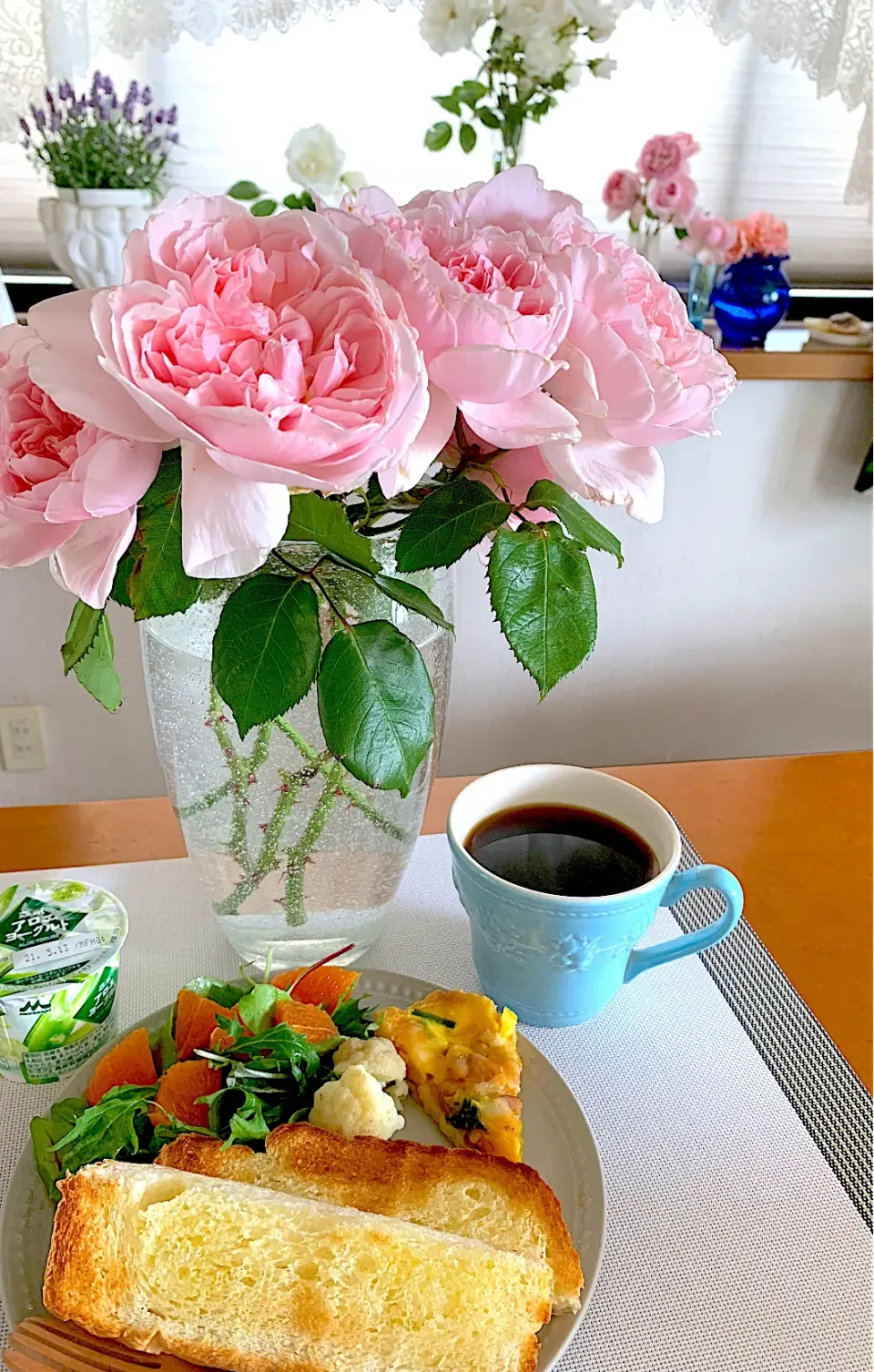 Snapdishの料理写真:お庭の花とモーニングプレート|あっちゃんさん