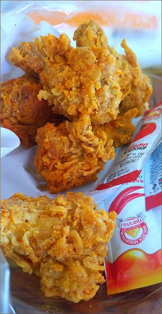 Snapdishの料理写真:Spicy Fried Chicken.|Jaturong Wongsakdaさん