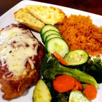 fodmap meals dont have to be boring
almond flour Parmesan chicken, steamed veggies,and Gluten-free cheese bread|Dandylionさん