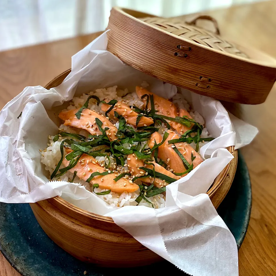 在宅ワークの今日は＊鮭のせ梅蒸しご飯|yu papaさん