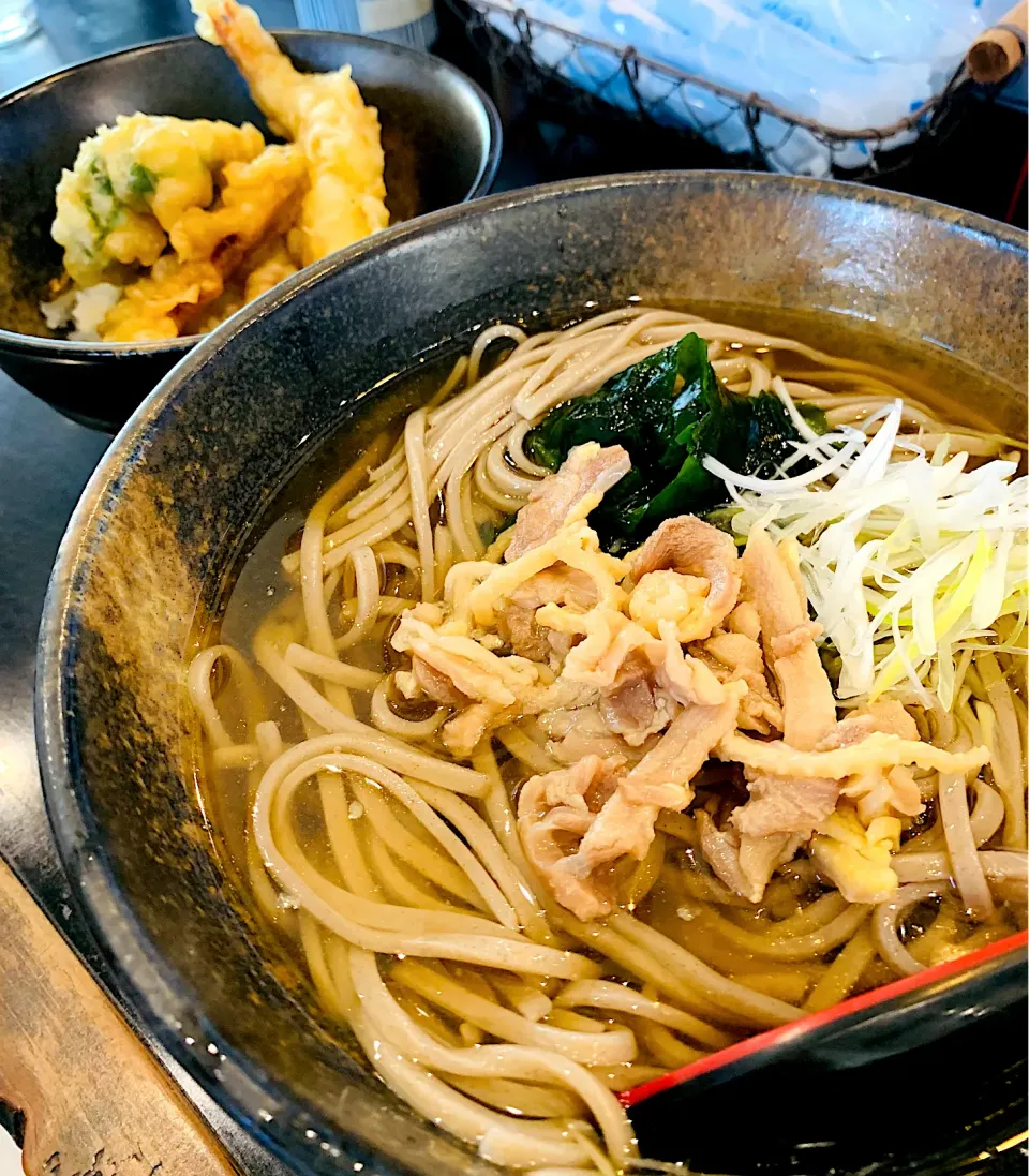 山形そば　冷たい肉そばと天丼|ちはるさん