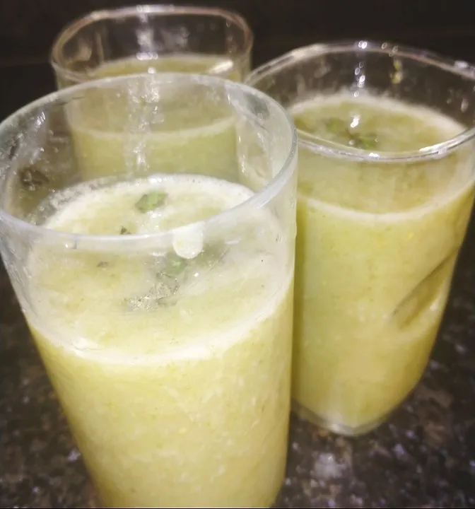 Aam pannar Sorbot - It is a renowned summer drink in India. It is made of raw Mangoes and Mint leaves are also added.

|Jhuma Chakrabortyさん