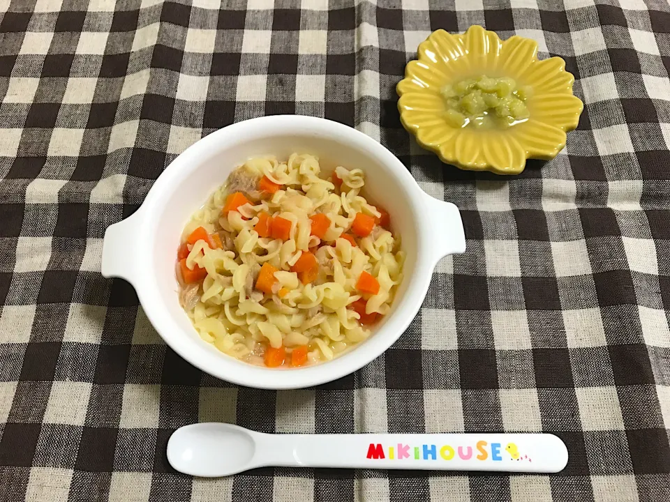 【離乳食】ツナとにんじんのパスタ、キウイ|sayaさん