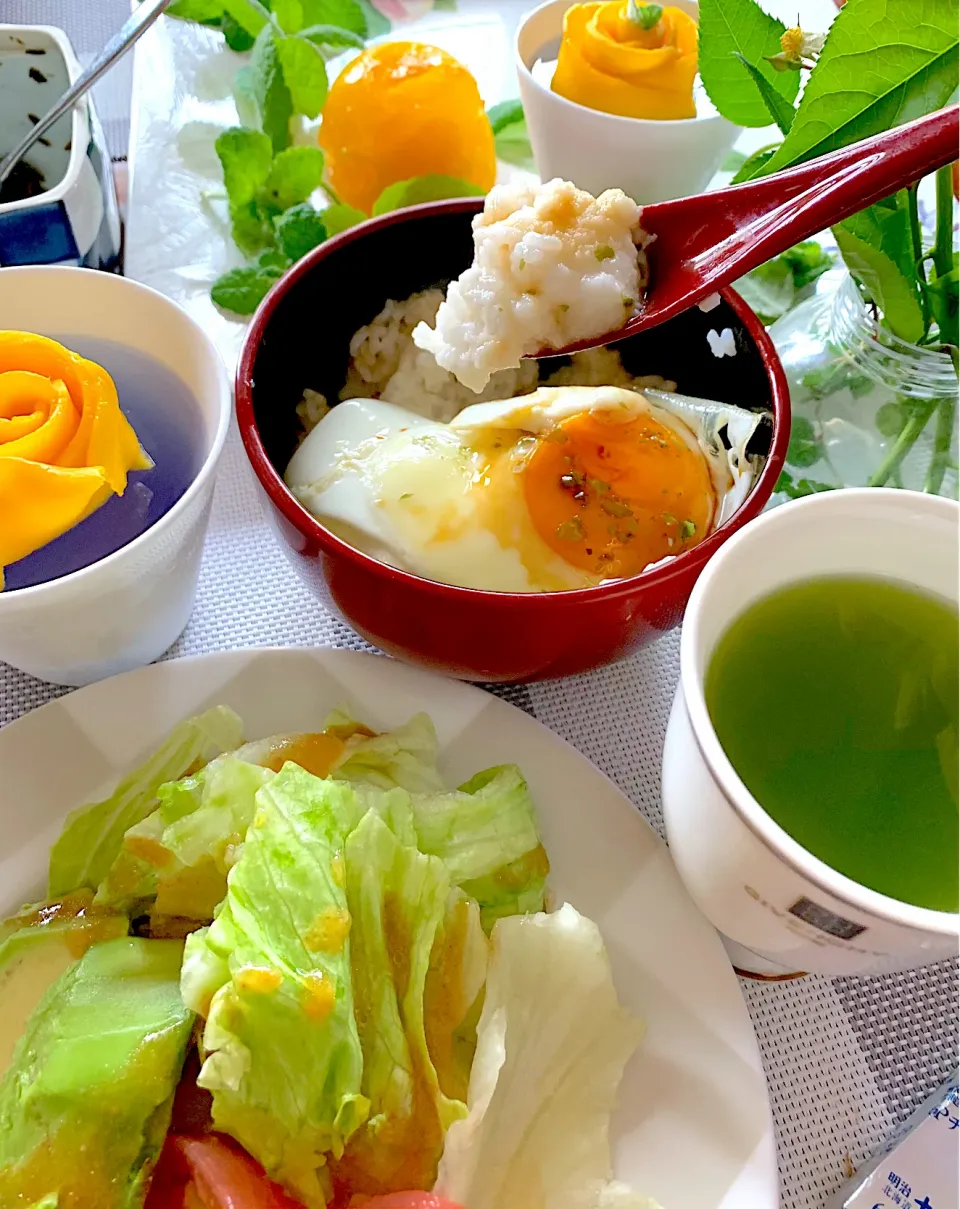 山かけ目玉焼き丼と薔薇マンゴーゼリー|シュトママさん