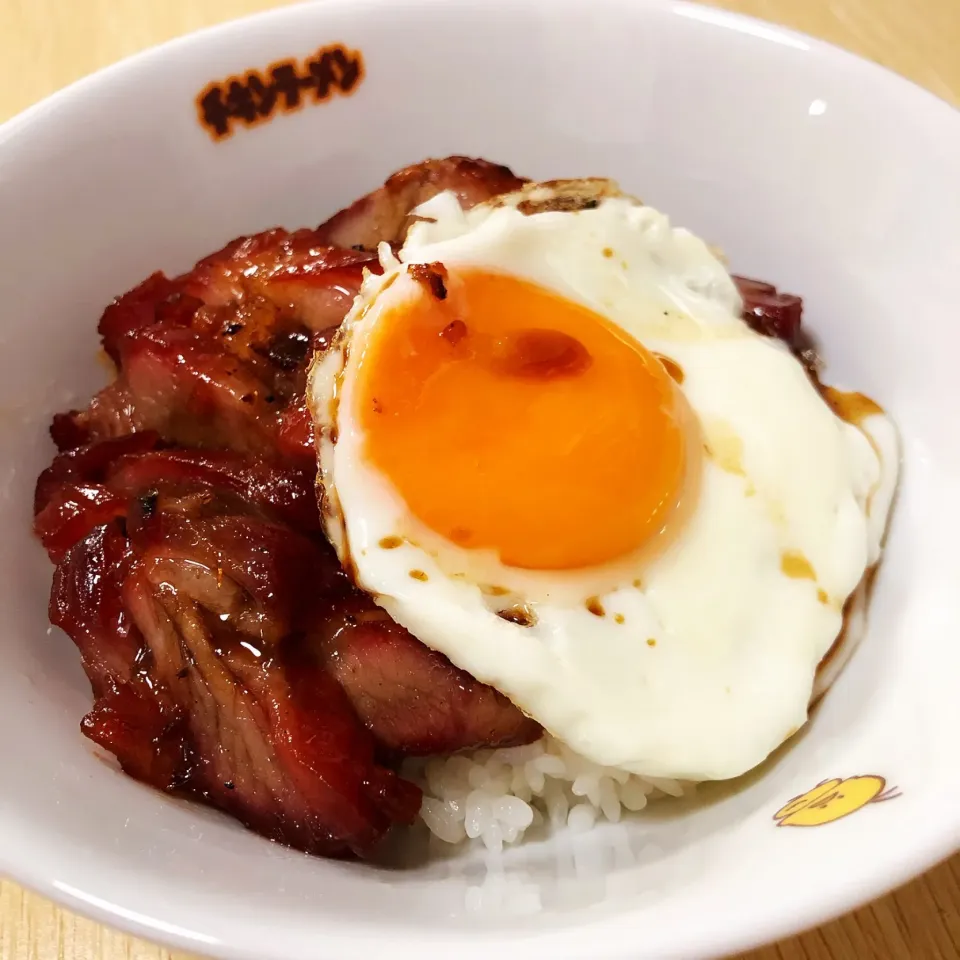 Snapdishの料理写真:豚目玉焼き丼🐷🍳|Doris Wong 🐰さん