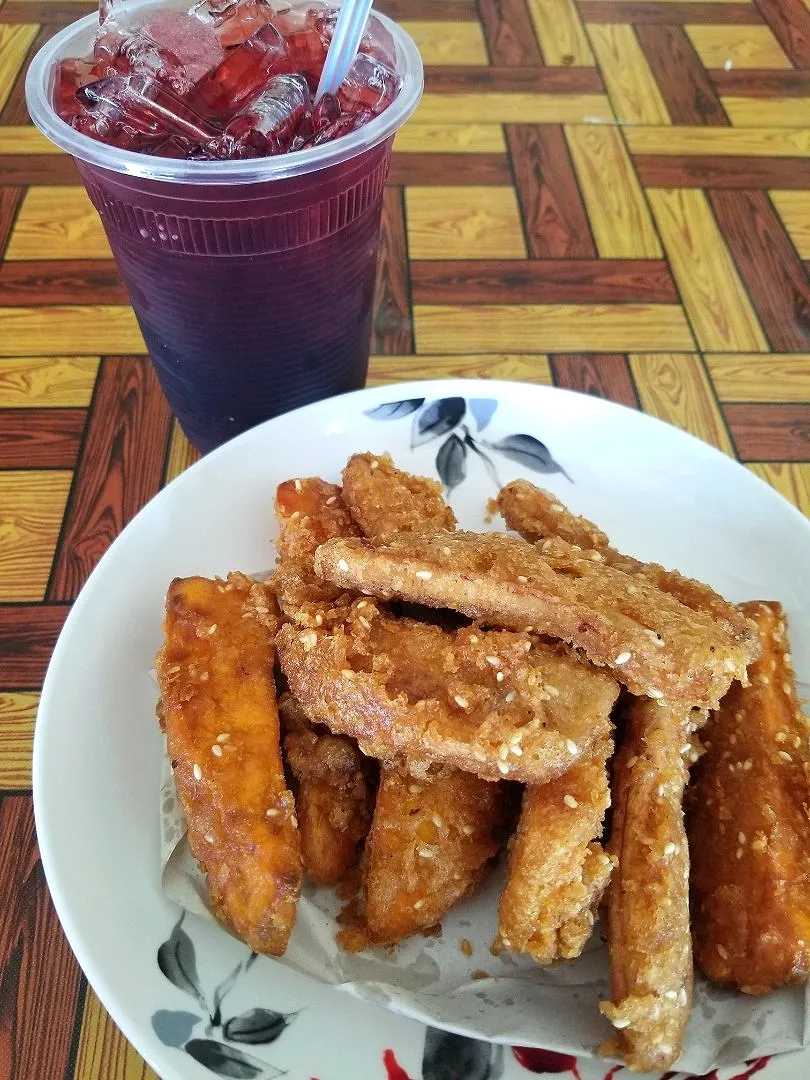 Fried bananas and Roselle juice ❤🇹🇭|Jaturong Wongsakdaさん