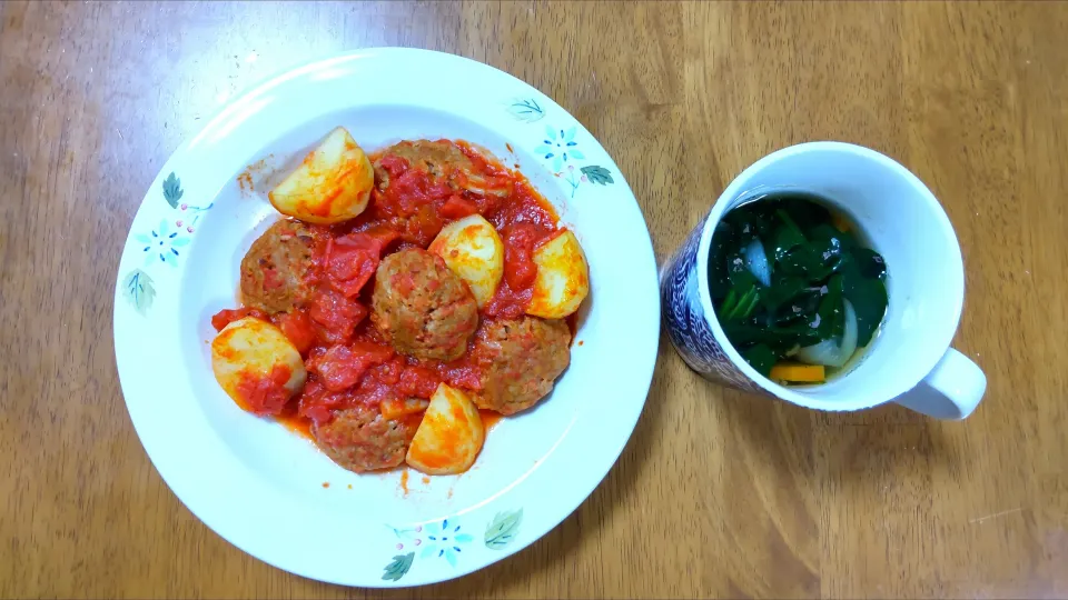 ４月２３日　ハンバーグと新じゃがのトマト煮　ほうれん草のコンソメスープ|いもこ。さん