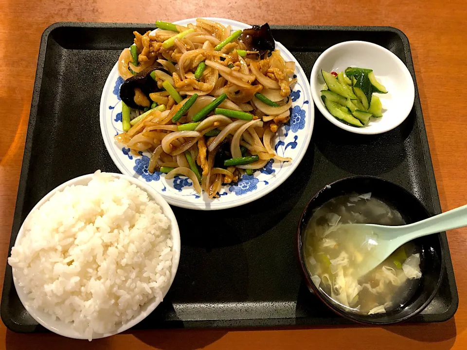 木耳とニンニクの芽炒め定食|しのぶさん