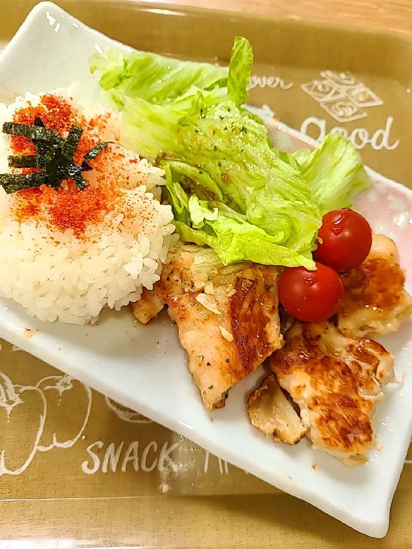 ～おうちランチ～
前日の残り物でランチプレート😋|みぽりん♪さん