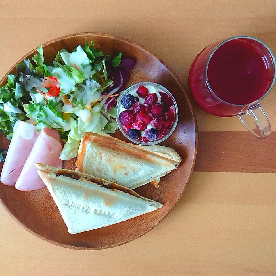 Snapdishの料理写真:朝食プレート(ホットサンド)|noooさん