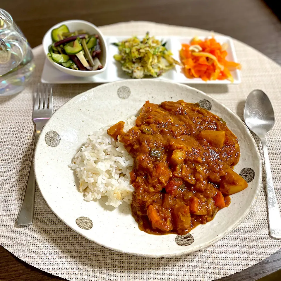 Snapdishの料理写真:5/12晩ご飯：トマトスープアレンジカレー|ななみんさん