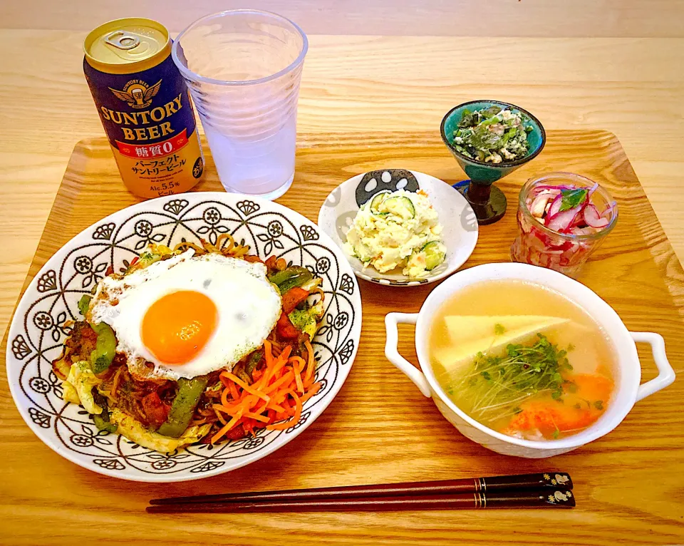 今日の夕食　焼きそば　ポテトサラダ　レッドオニオンとささみとイタリアンパセリのハニーマスタードマリネ　カブの葉とわかめのツナマヨ和え　中華スープ|ふわ猫はなちゃんさん