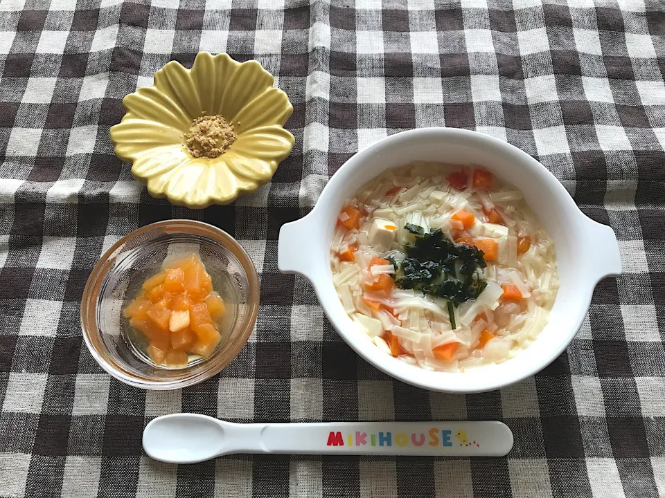 【離乳食】にんじんと豆腐のうどん、メロン、ごま|sayaさん