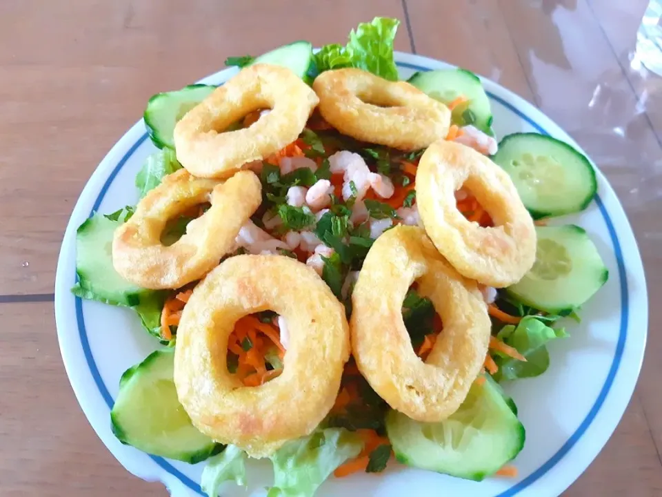 Snapdishの料理写真:Salade calamar et crevettes d'inspiration vietnamienne|Akimichiさん