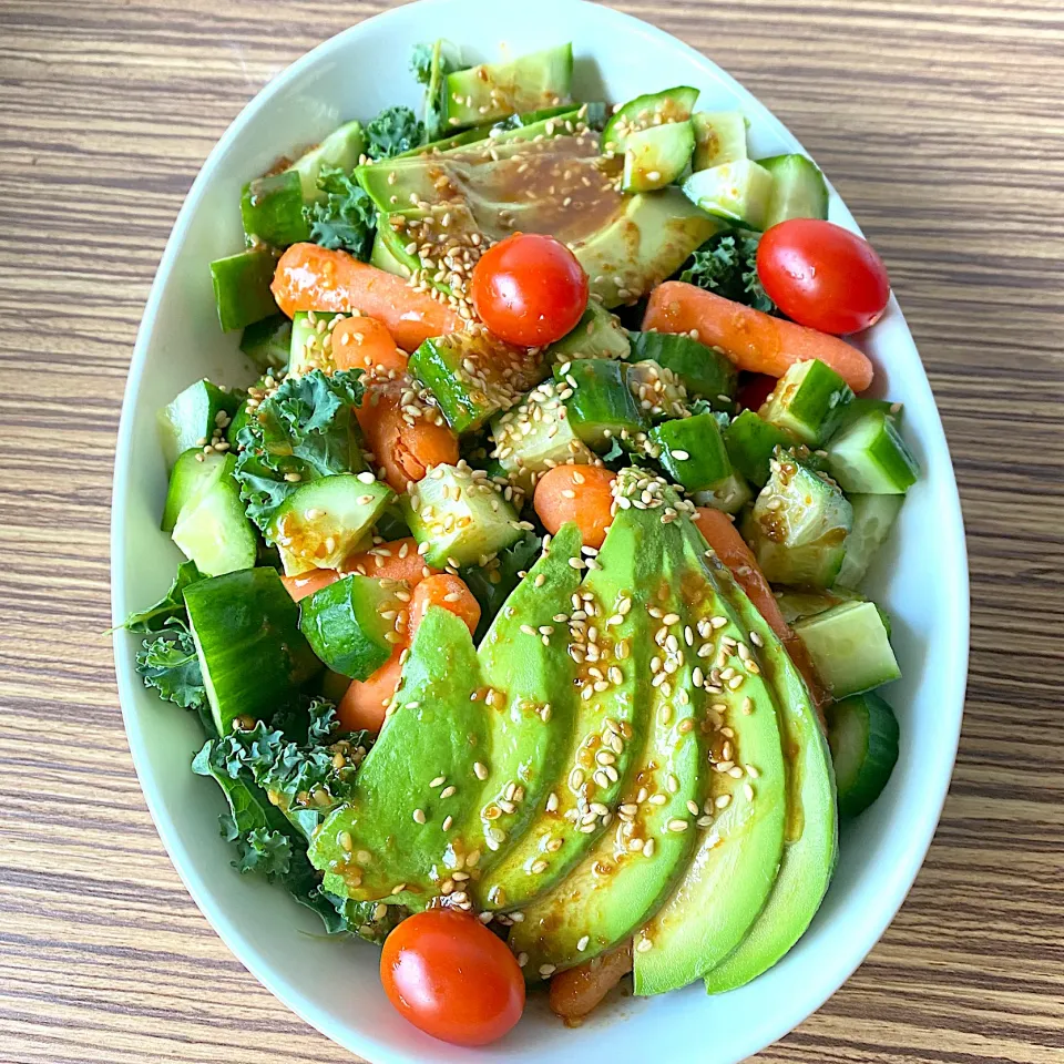 有機野菜サラダ🥑🥬🥕🍅🥗🍴🥒|にゃんこさん