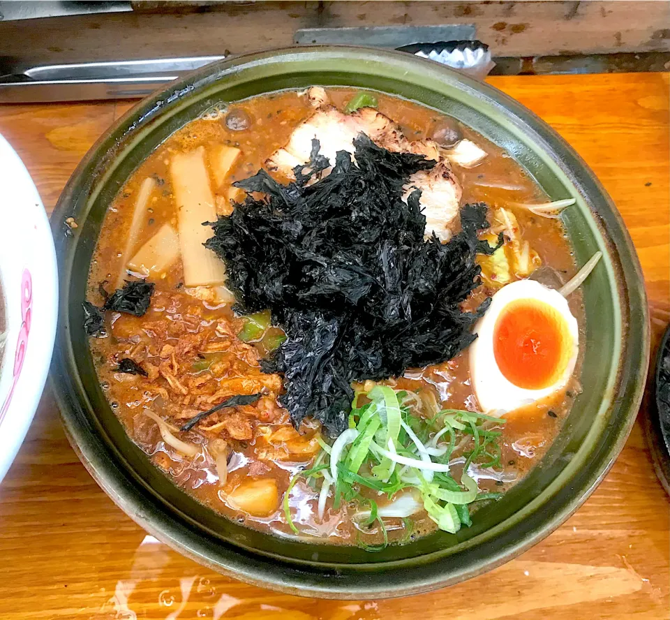 赤カムイラーメン（北海辛味噌）|草津の屋台　トタン家さん