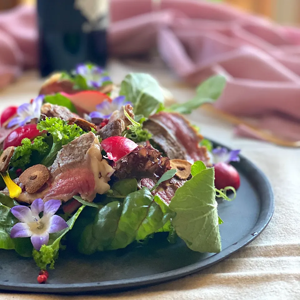 🥩🍷🥗しっとりお肉の日 ②. 🥗ご馳走ステーキサラダ|ゆきぽん@ゆきの家飲み料理さん