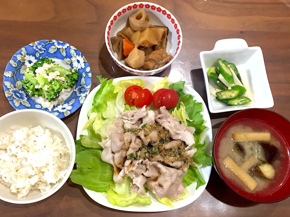 Snapdishの料理写真:豚肉の冷しゃぶサラダ ナスと揚げの味噌汁 オクラと長芋の和えもの 筑前煮 ブロッコリーの白和え|おさむん17さん