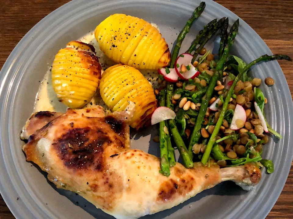 Snapdishの料理写真:Chicken, hasselbach potatoes and salad|Everyday normal guyさん