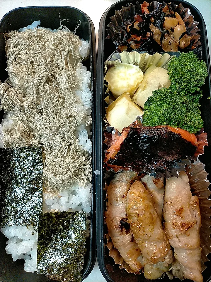 Snapdishの料理写真:少し和風な弁当
★アスパラ肉巻き
★焼き鮭
★さつまいも蒸し
★ひじき煮|芽亜里さん