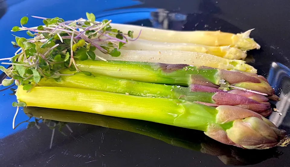 White and Green Asparagus with a Soy Truffle Vinaigrette|Christine pavelkaさん