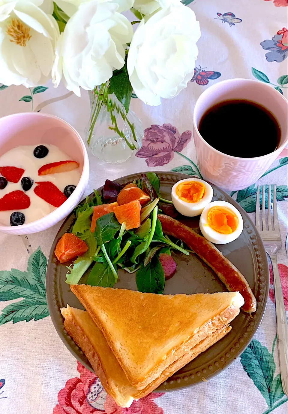 Snapdishの料理写真:お庭の花とモーニングプレート|あっちゃんさん