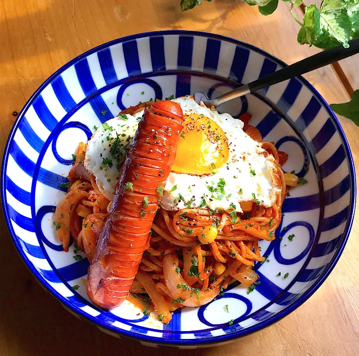 ガッツリ食べるぞ💪ソーセージどかーん❗️なナポリタン🍝|Hollyさん