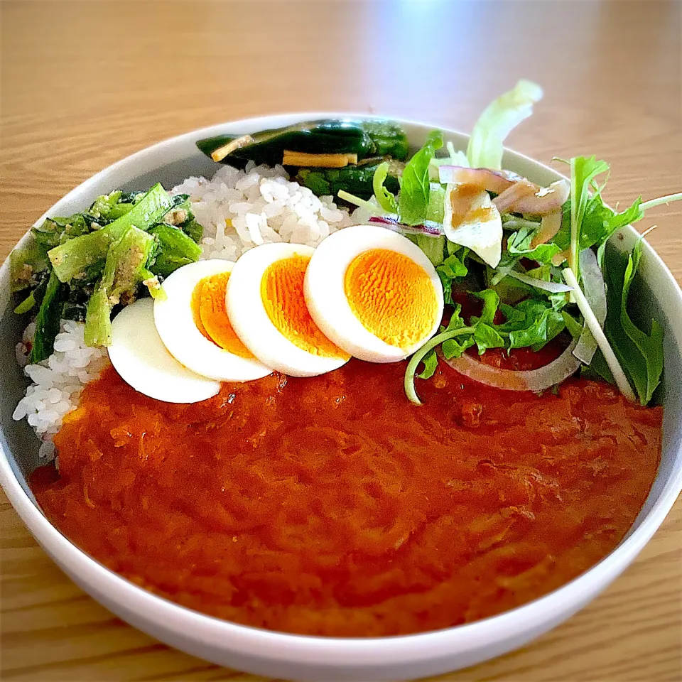 バターチキンカレーでランチ|ツインうさぎさん