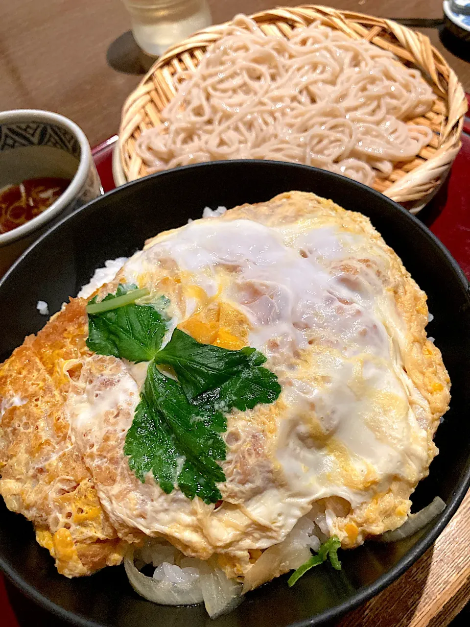 Snapdishの料理写真:カツ丼と蕎麦のセット。|ツンコロさん