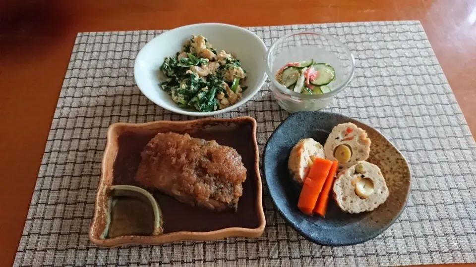 Snapdishの料理写真:☆ごまさばのみぞれ煮
☆銀杏ひろうす煮
☆ニラ玉
☆キュウリ酢の物|chikakoさん