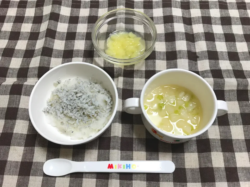 Snapdishの料理写真:【離乳食】しらすのおかゆ、かぶのだし煮、キウイ|sayaさん