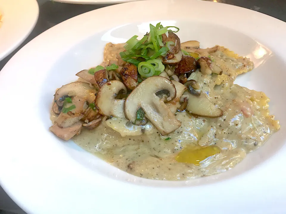 Mushroom ravioli|alex mayburyさん