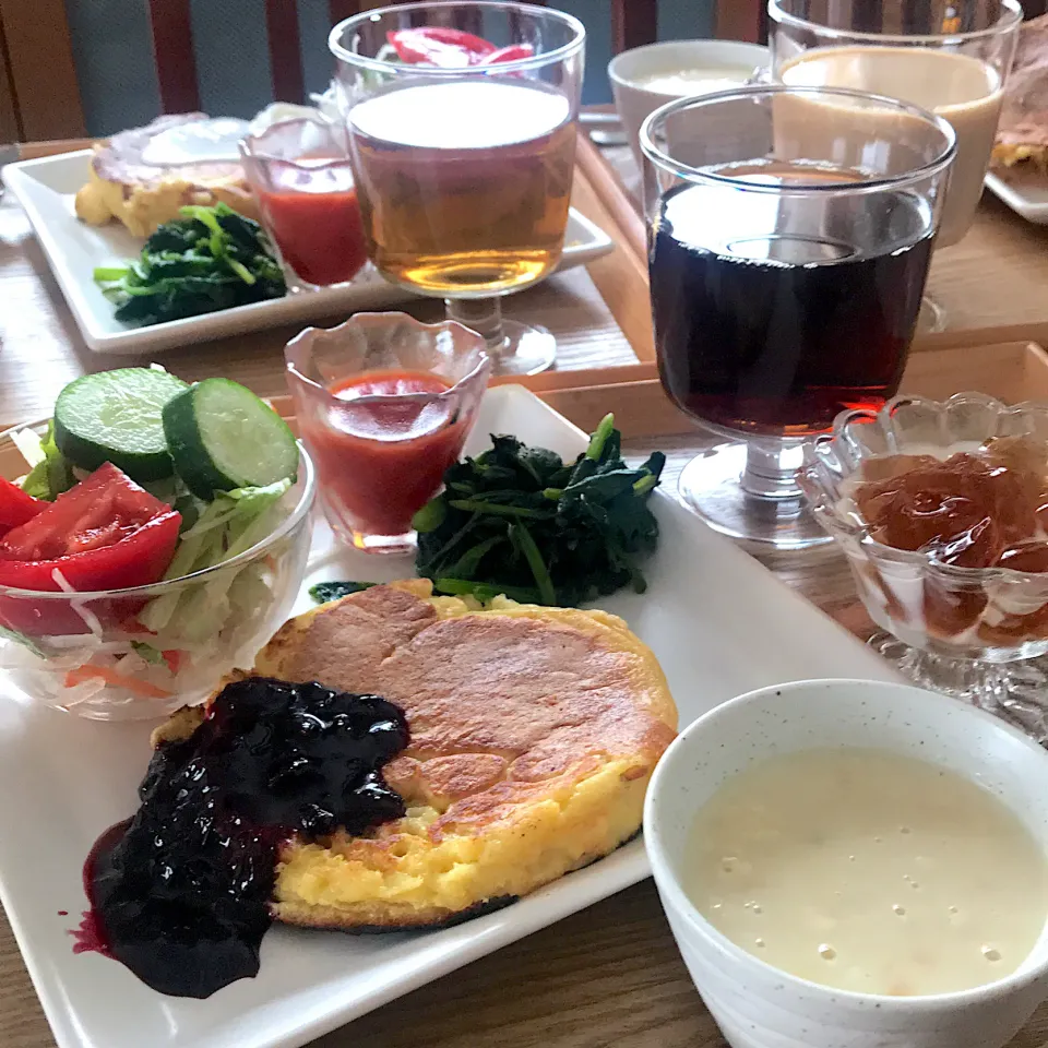 Snapdishの料理写真:豆腐と豆乳のパンケーキ🥞の朝ごはん|mokoさん