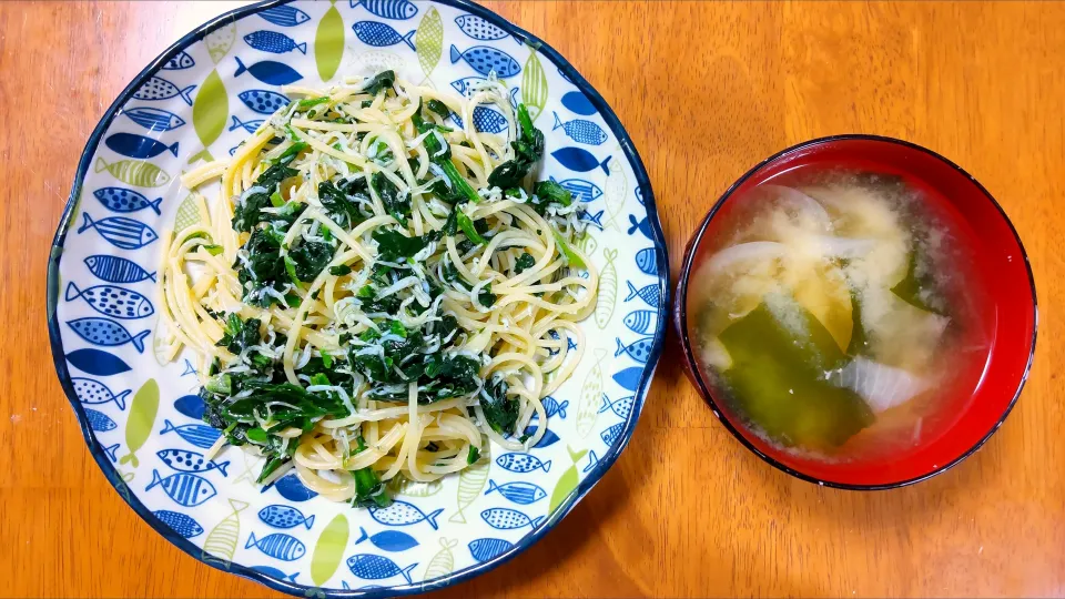 ５月１日　ほうれん草としらすのレモンパスタ　玉ねぎとわかめのお味噌汁|いもこ。さん