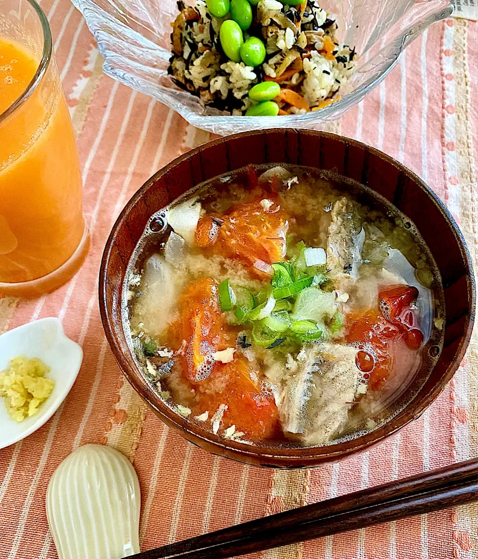 Snapdishの料理写真:サミカさんの料理 サバ缶味噌汁のお昼ご飯|ぷうさんさん