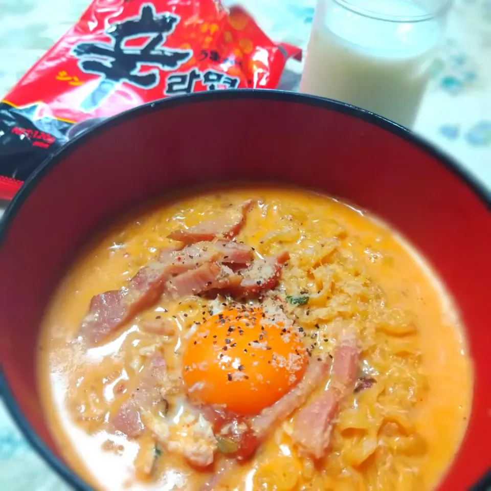 Snapdishの料理写真:チリカルボナーラ辛ラーメン|うたかた。さん