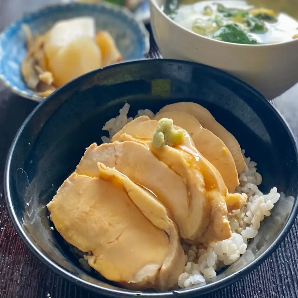 昼ごはん☀️☀️☀️断酒752日目　　鶏ロース丼|ぽんたさん