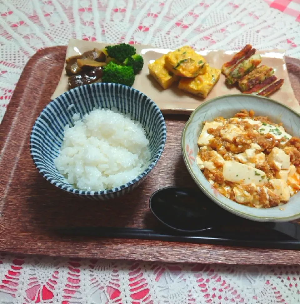 Snapdishの料理写真:潰瘍性大腸炎の食事
大豆ミートで麻婆豆腐
磯辺揚げ
マヨ玉子焼き
プロコリーの和え物
茄子の南蛮漬け|天音さん