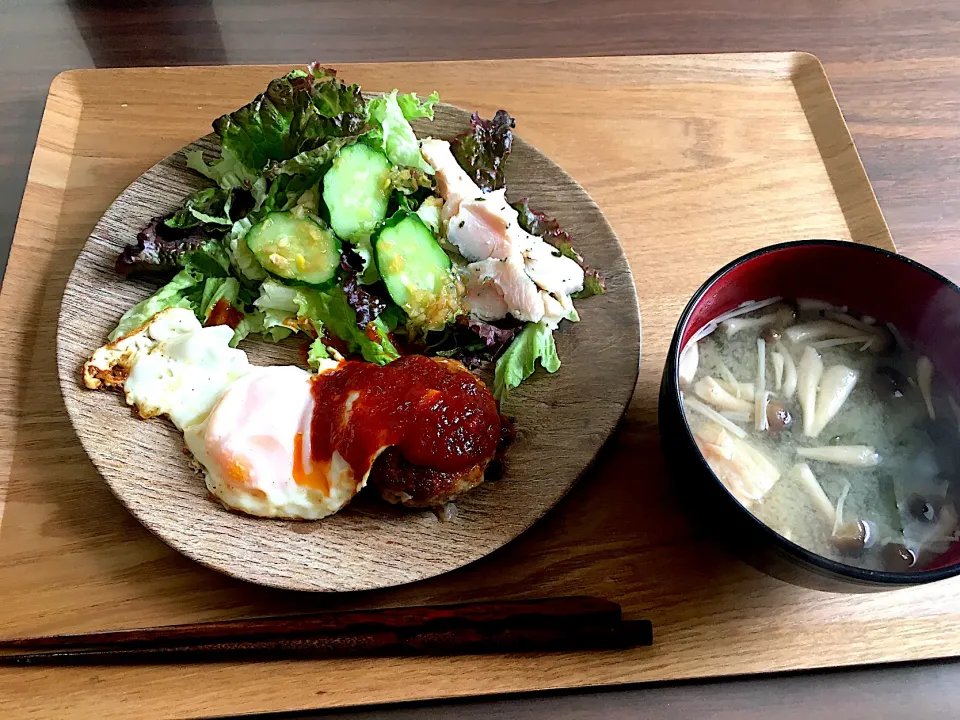 とある日の朝ごはん 自家製冷凍ミニハンバーグ|にゃふてんさん