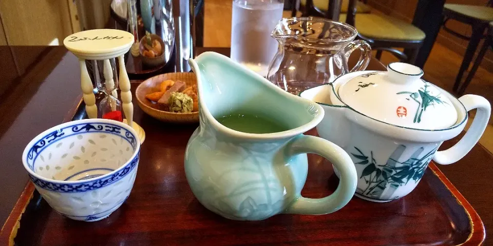 小松市にある清華茶荘さんの
素敵な茶器で中国茶🍵😌✨今月で閉店はさみしい|さくらんぼさん