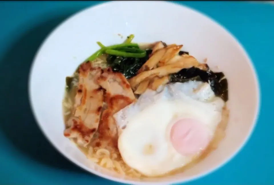 ヒガシ食品のとんこつラーメン|ランさん