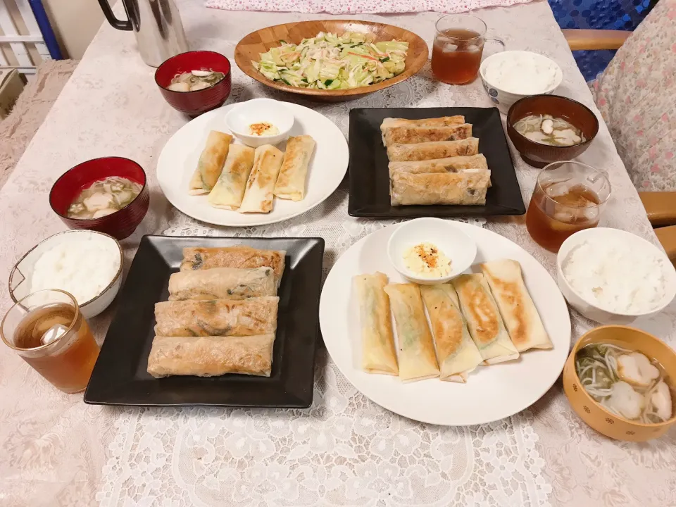 Snapdishの料理写真:今夜の夕食♡2種類の春巻き♡手でざっくざくちぎったキャベツのレモン風味のサラダ♡素麺のおすまし♡令和3年5月16日日曜日♡天気は〜曇りのち雨のち曇りのち小雨♡|♡Fille√chie♡さん