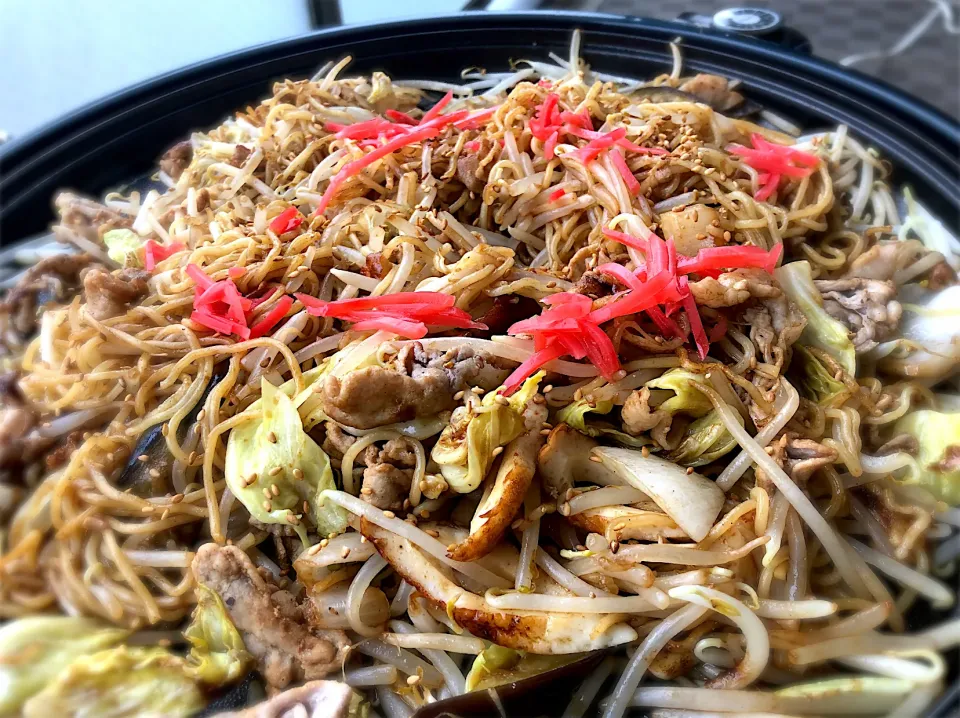 ベランダでホットプレート焼きそば|じゅんさんさん