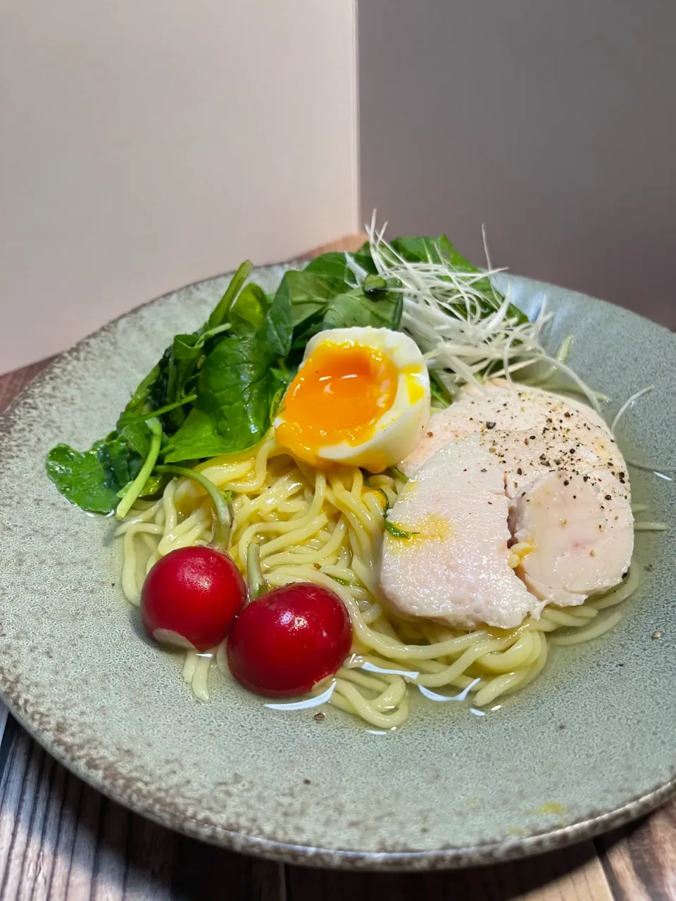 Snapdishの料理写真:カフェ風サラダラーメン🥗|レオンさん